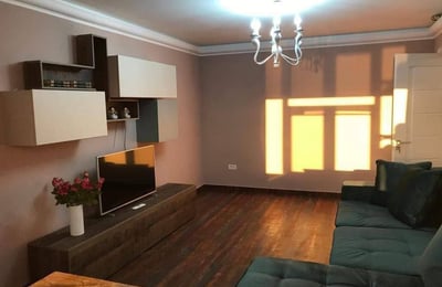 Alquiler de cómodos apartamentos de 3 habitaciones con cocina independiente, 70 m², Faleza Nord, Constanța, Rumanía